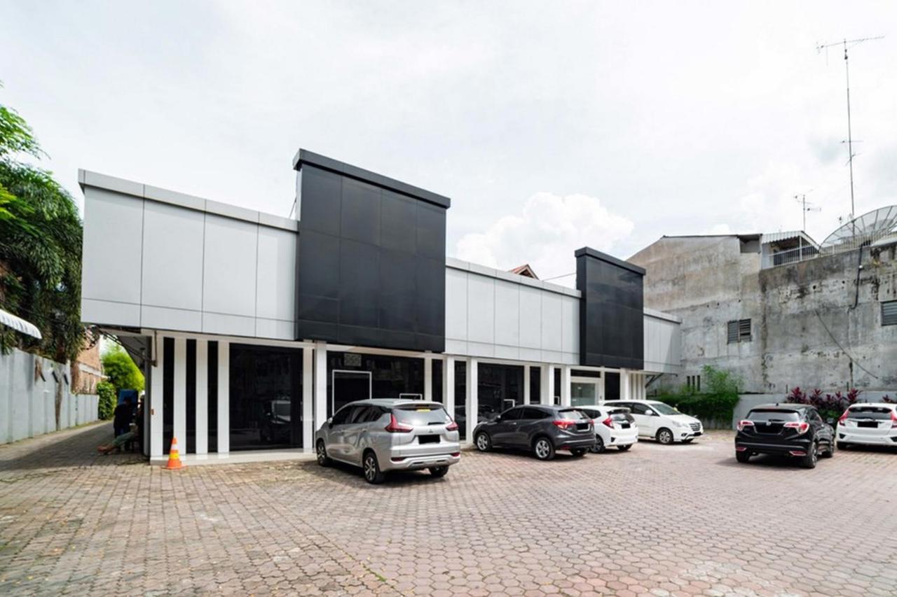 Reddoorz Near Thamrin Plaza Wisma tamu